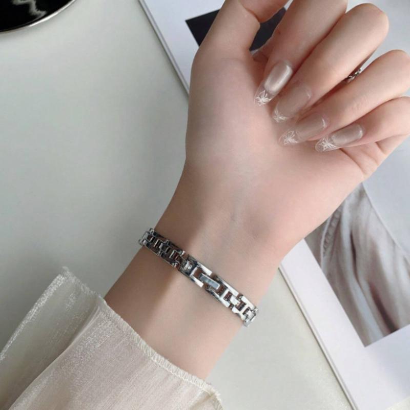 Style Fashionable Elegant With Rhinestones Bracelet Watch For Women, Simple & Retro & Vintage & Fancy, Quartz Watch, Perfect For Daily Life, Parties, Holidays And Gift Giving