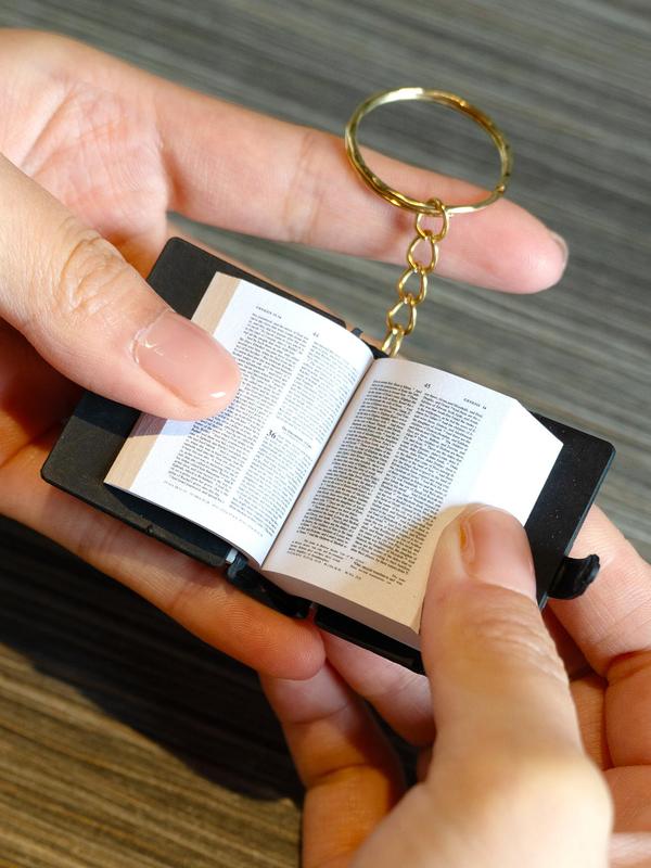 Fashionable Creative Book Design Keychain,  Stylish Book Shaped Keychain for Men & Women for Daily Clothing Decor, Trendy All-match & Exquisite Keychain for Birthday Gift