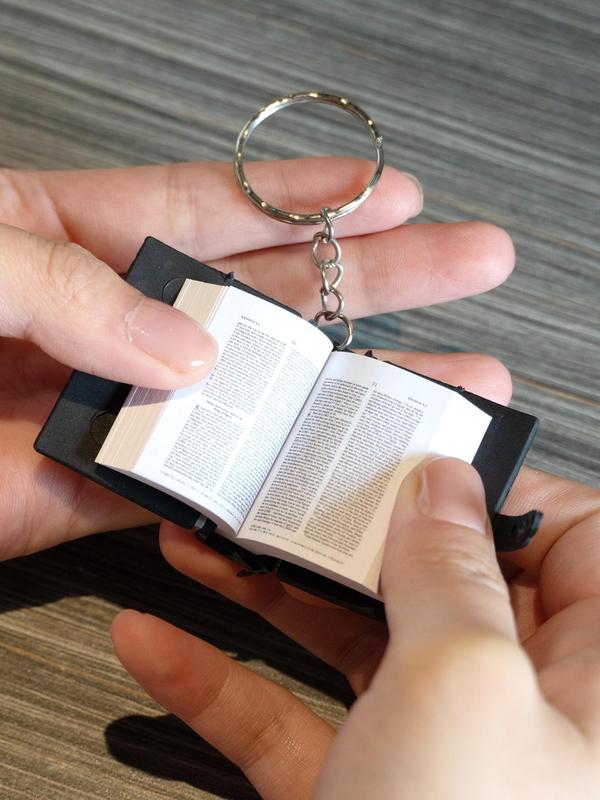 Fashionable Creative Book Design Keychain,  Stylish Book Shaped Keychain for Men & Women for Daily Clothing Decor, Trendy All-match & Exquisite Keychain for Birthday Gift