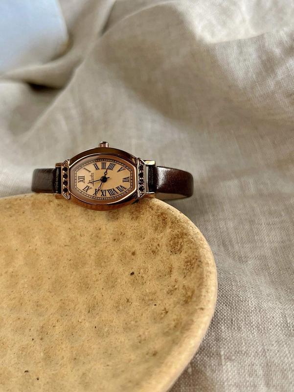 Vintage Casual Elegant Women's Coffee Brown Leather Strap Watch - Stylish Barrel Shaped Dial with Rhinestone Decor for Daily Wear & Special Occasions