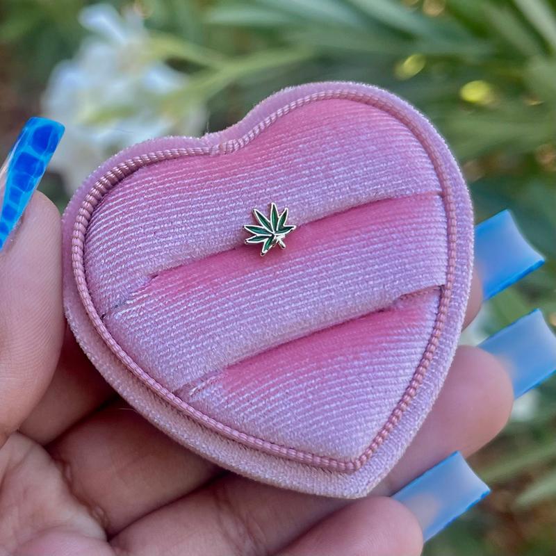 420 Leaf Nose Stud