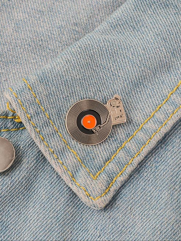 Retro Record Player Design Brooch Pin, Vintage Style Record Player Design Brooch, Fashionable Novelty Brooch, Fashion Casual Alloy Accessories for Daily Holiday Gift