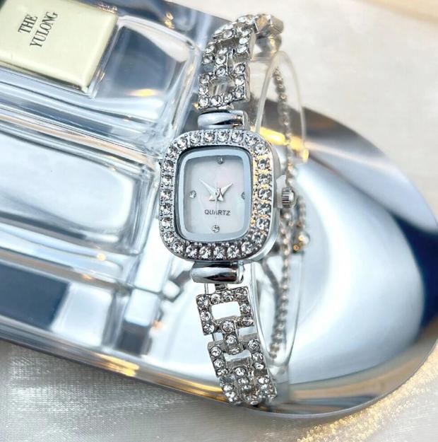 Women's Square Dial Quartz Watch with Rhinestone Markers and Adjustable Strap - Fashionable Style