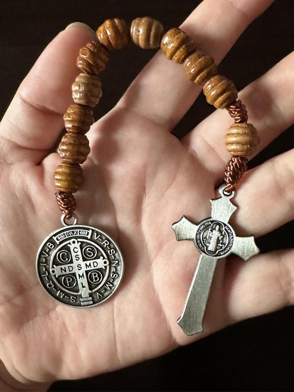 Saint Benedict Medal Pendant, Prayer Pocket Rosary, Catholic Wood Beads with Saint Benedict Medal and Crucifix, Fashion Accessories for Men & Women